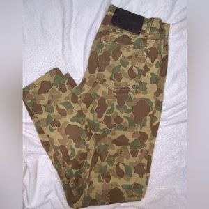 Naked & famous weird guy double camo
Size 31
Used, good condition